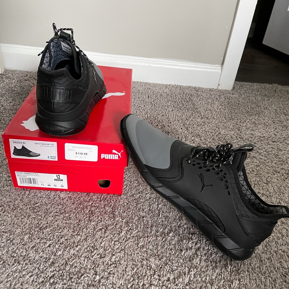 Puma golf shoe